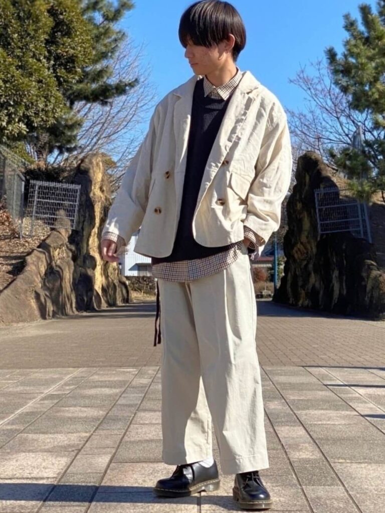 セットアップ×チェックシャツ×ニットベスト×ドレスシューズ