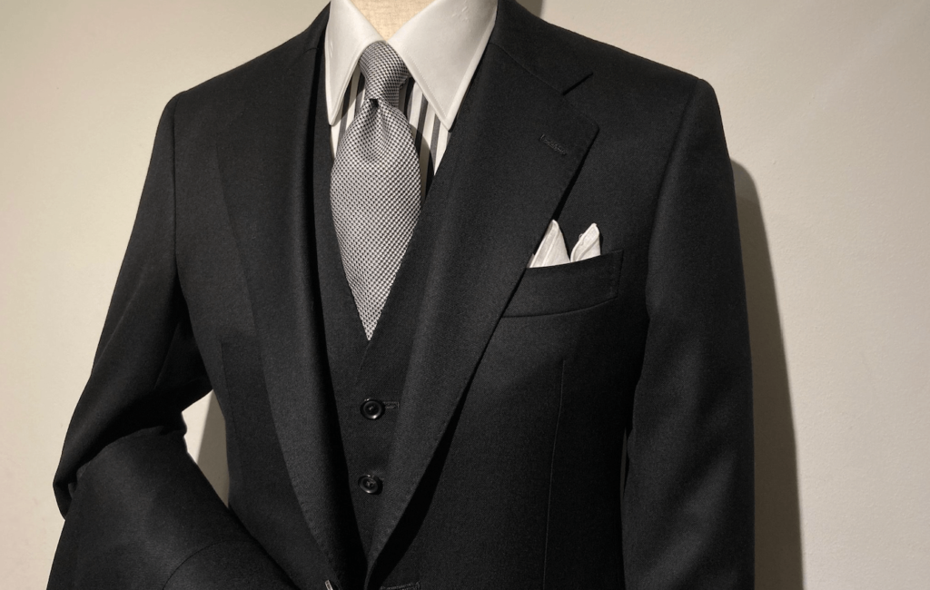 結婚式の黒のスーツ
