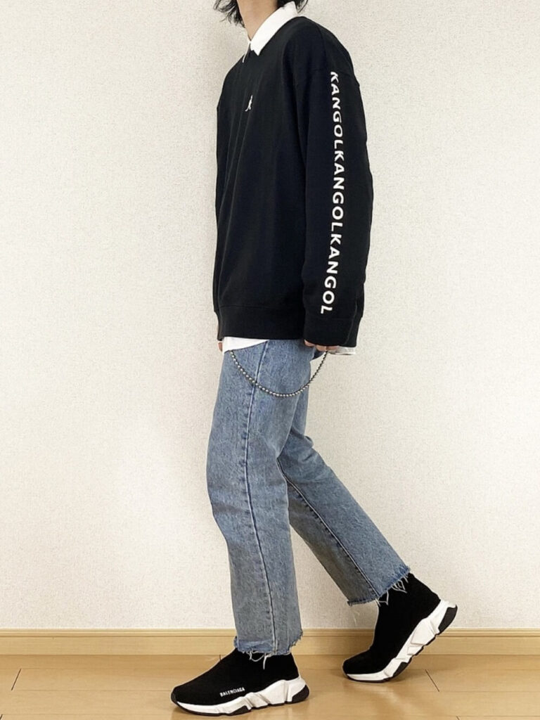 スウェット×シャツ×デニムパンツ×スニーカー