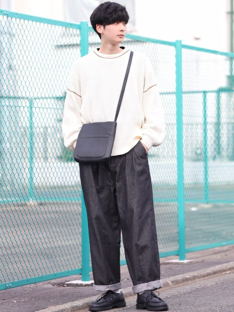 極太パンツ×ニット×ドレスシューズ