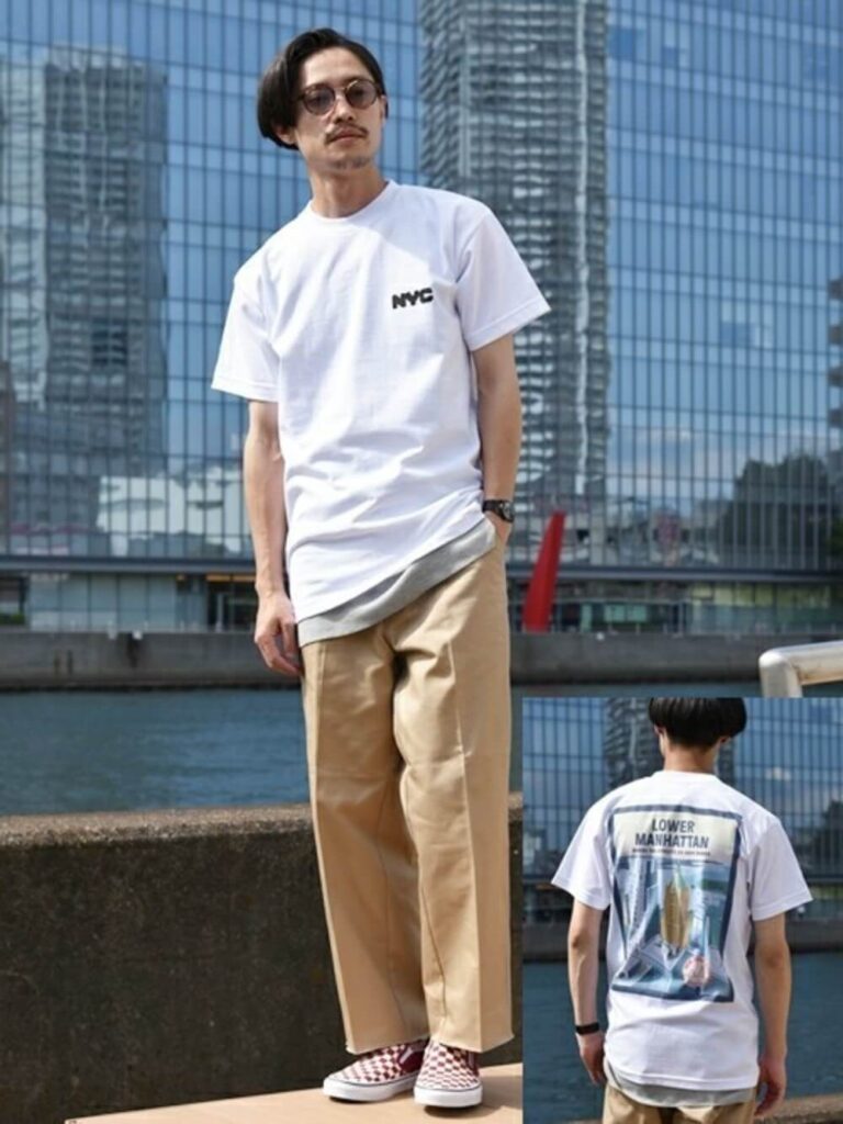 赤のスリッポン×白T×グレーのタンクトップ×ツイルワイドアンクルパンツ