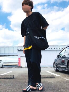 アディレッタ×イエローのタンクトップ