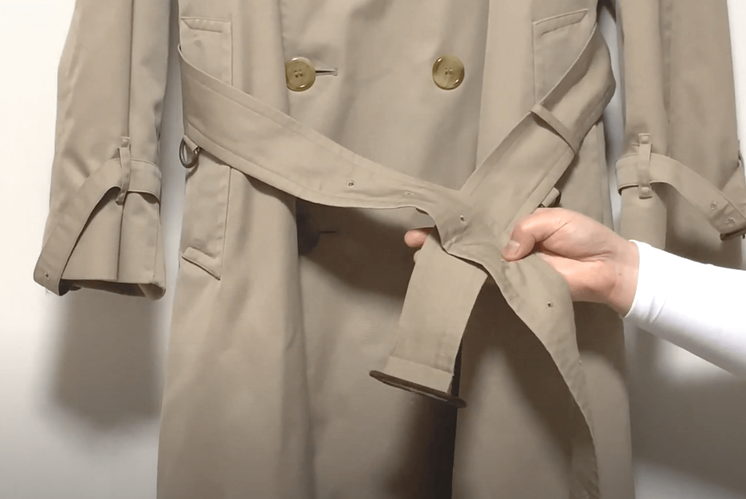 コート の ベルト の 結び方