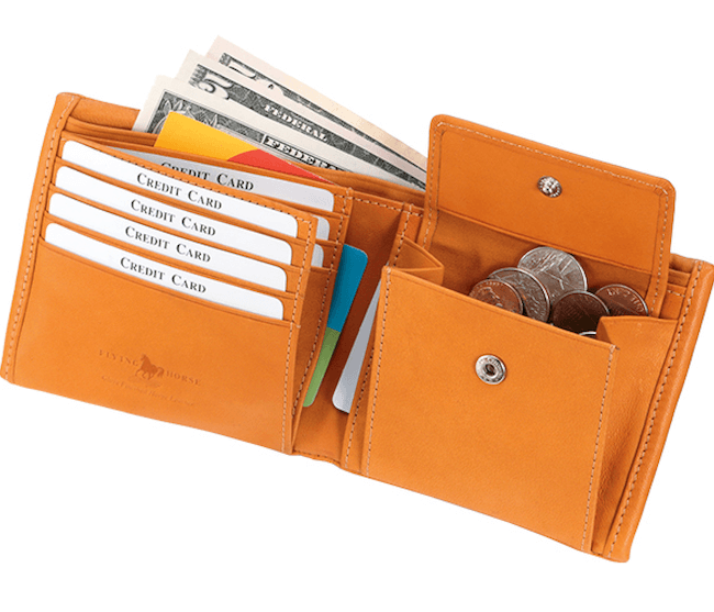 二つ折り財布のデメリット：収納力がない