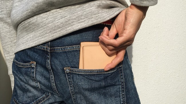 長財布のデメリット：ポケットに収納しにくい